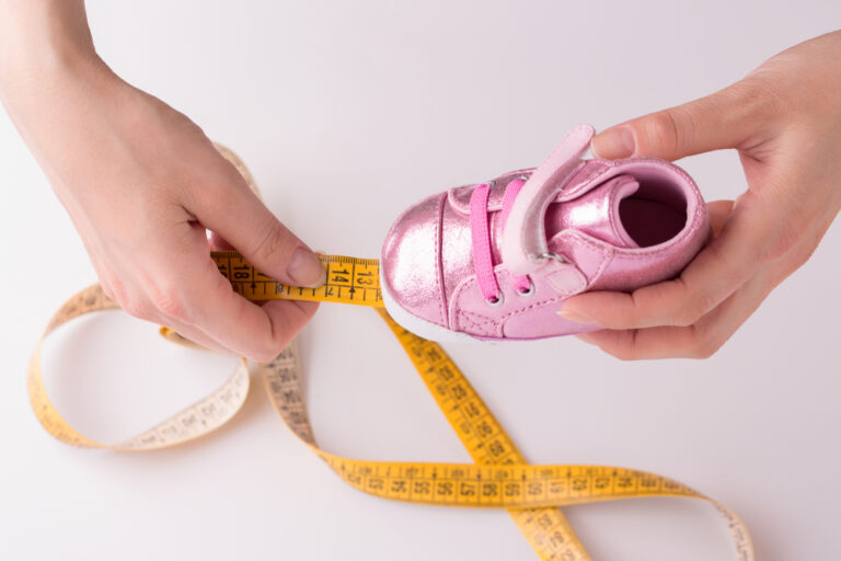 Jak dobrać rozmiar butów dla dziecka? Praktyczne wskazówki dla rodziców