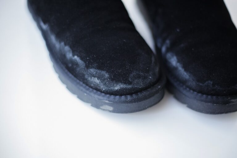 Jak zabezpieczyć buty przed solą? Sprawdzone sposoby