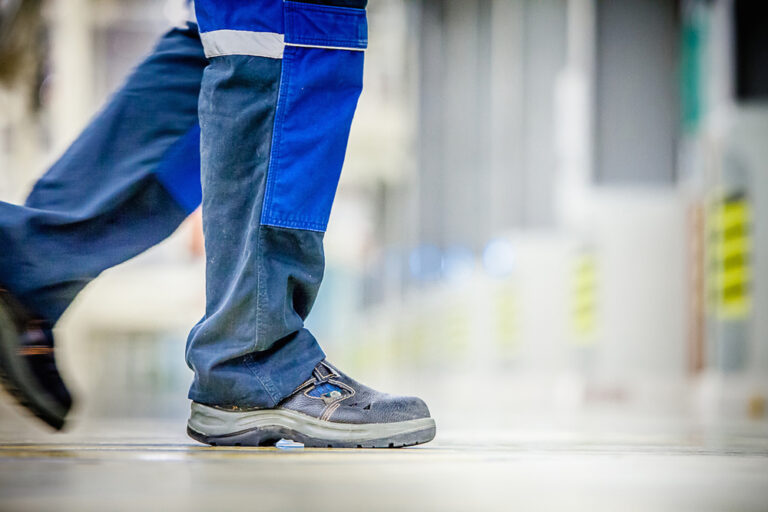 Wybieramy dobre buty do pracy chodzącej